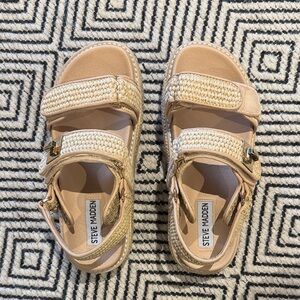 Steve Madden woven Tan Sandals Size 6